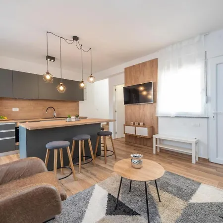 Luxury Apartments - La Vir 3 & 4 Exterior photo